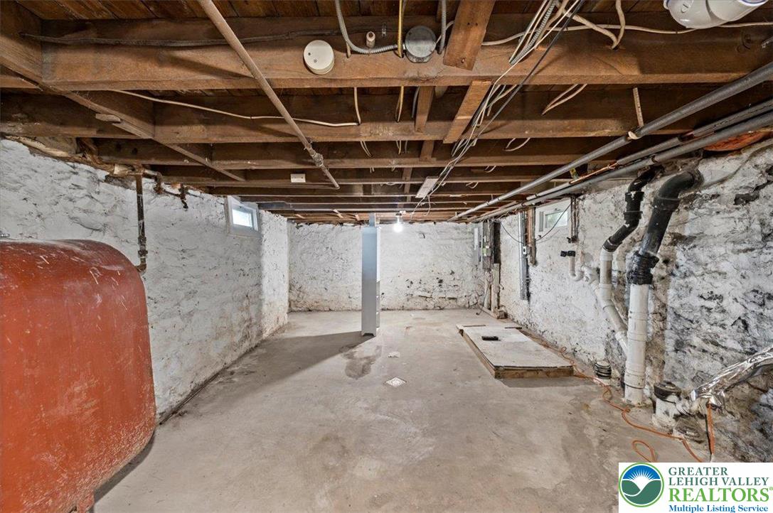 896 Front Street Whitehall, PA 18052 - Photo 29 of 35 Gallery Image 29