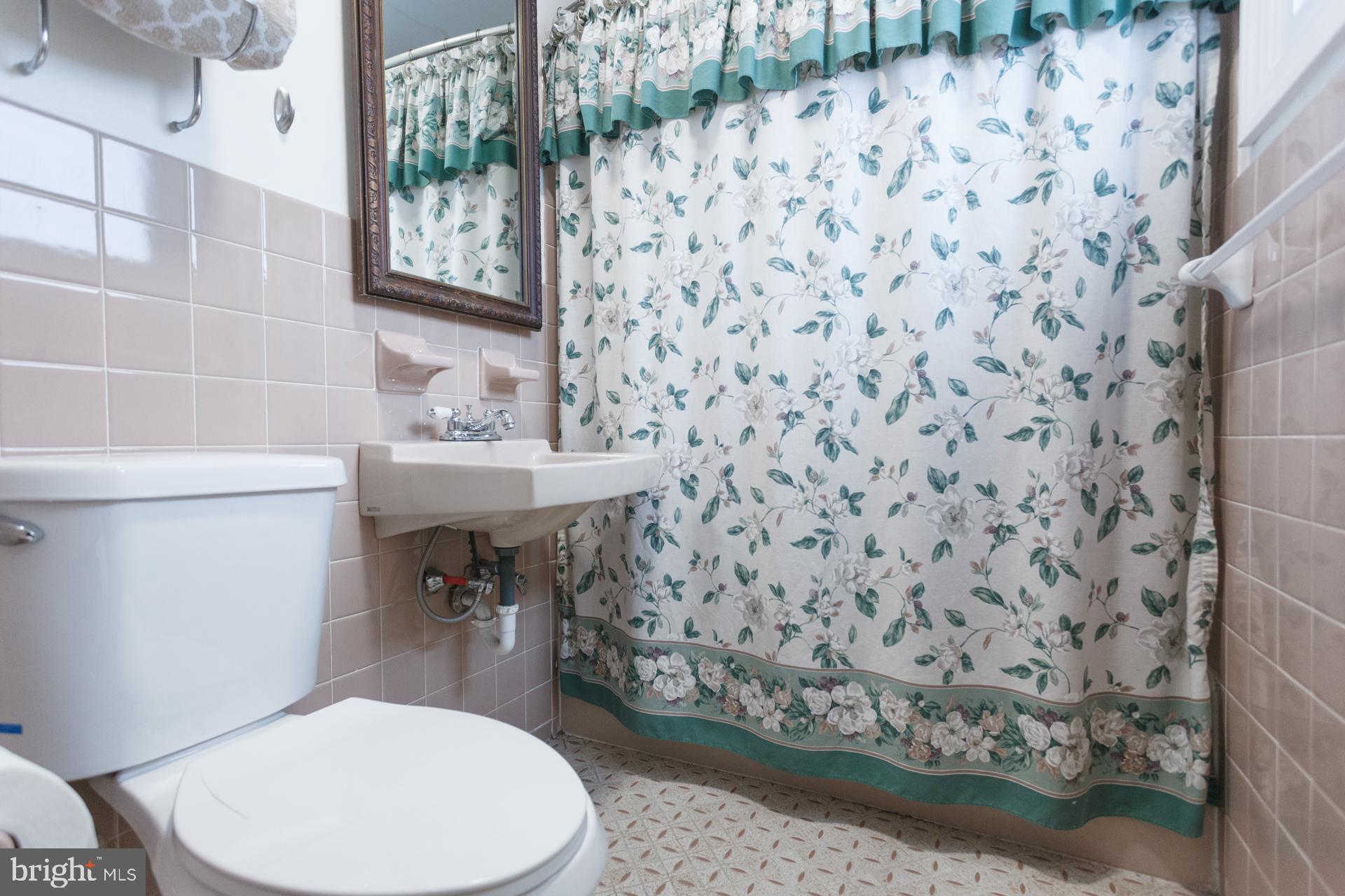 98 Plumtree Road Levittown, PA 19056 - Photo 15 of 36 Gallery Image 15