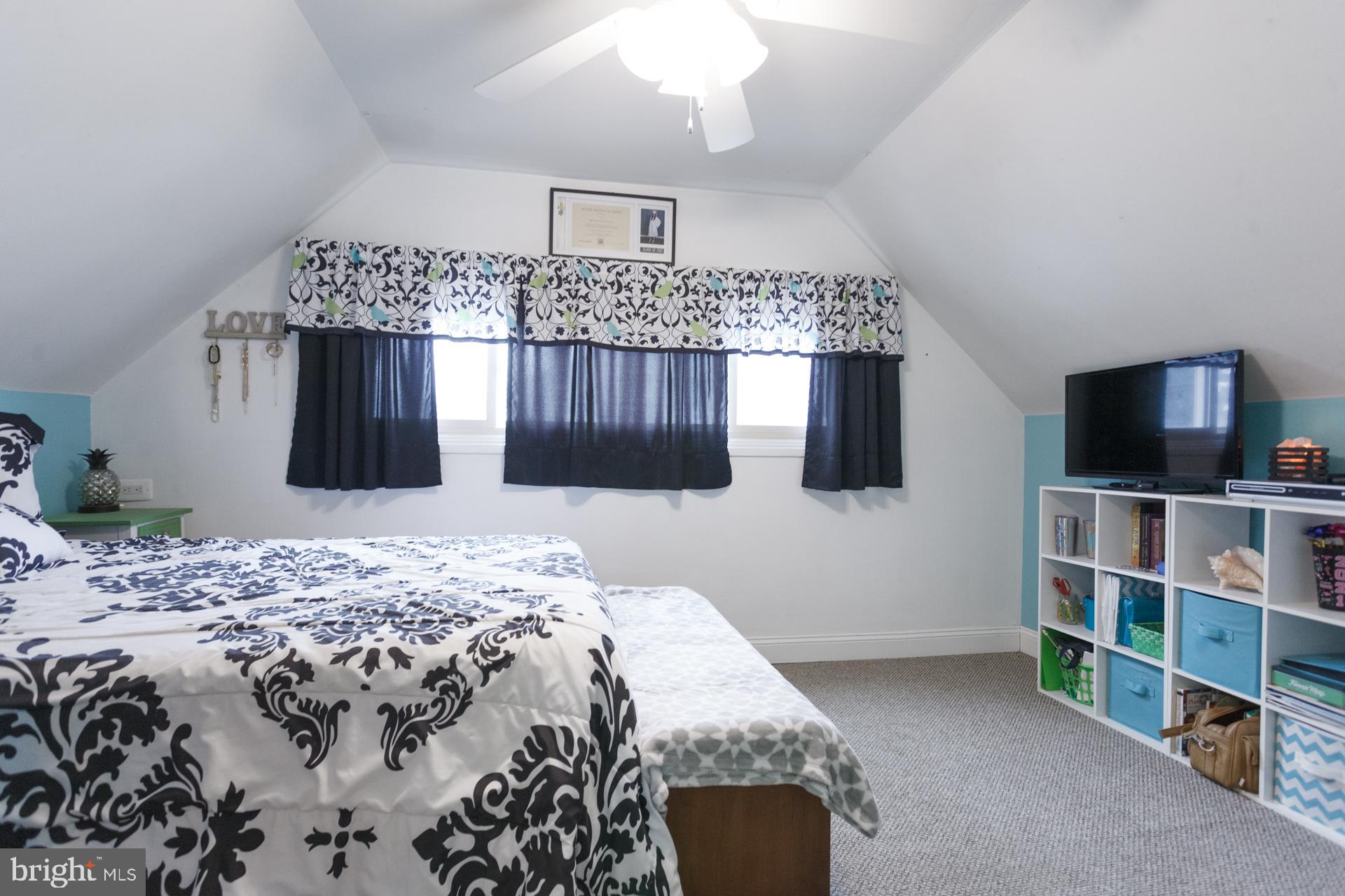 98 Plumtree Road Levittown, PA 19056 - Photo 29 of 36 Gallery Image 29