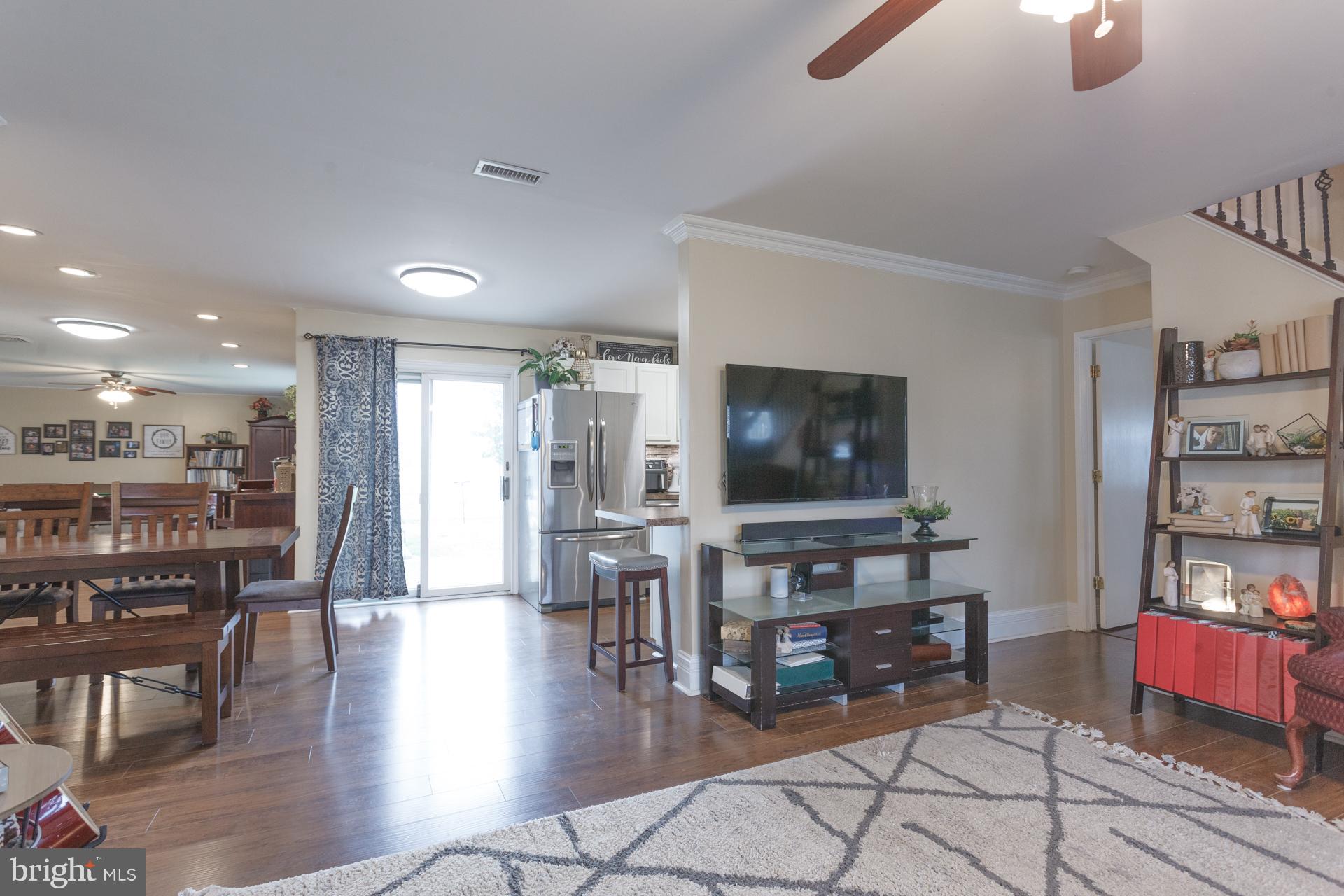 98 Plumtree Road Levittown, PA 19056 - Photo 5 of 36 Gallery Image 5