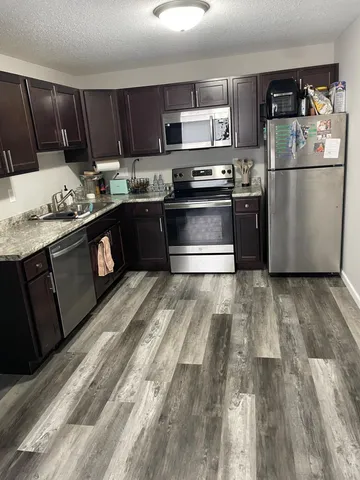 $1,425 | 553 Lemon Street North, Unit 2, North Hudson, WI 54016