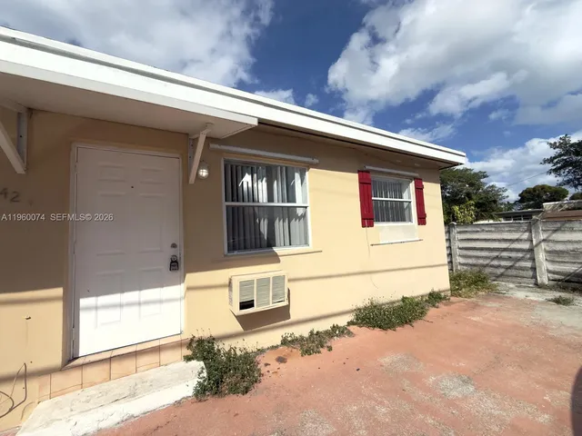 $1,390 | 1942 Thomas Street, Unit C, Hollywood, FL 33020