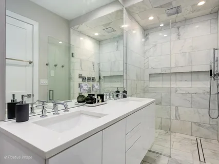 $689,900 | 2335 West Montrose Avenue, Unit 2, Chicago, IL 60618