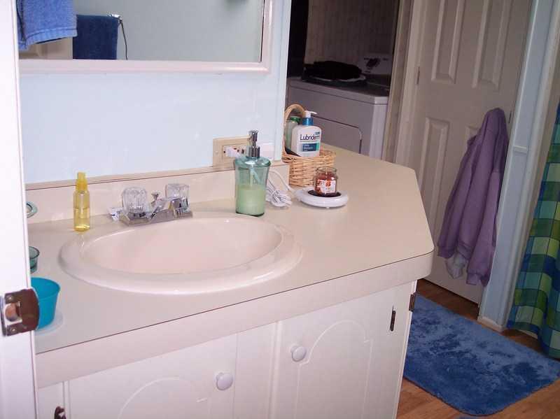 90 Cedar Street Millinocket, ME 04462 - Photo 23 of 32 Bathroom.