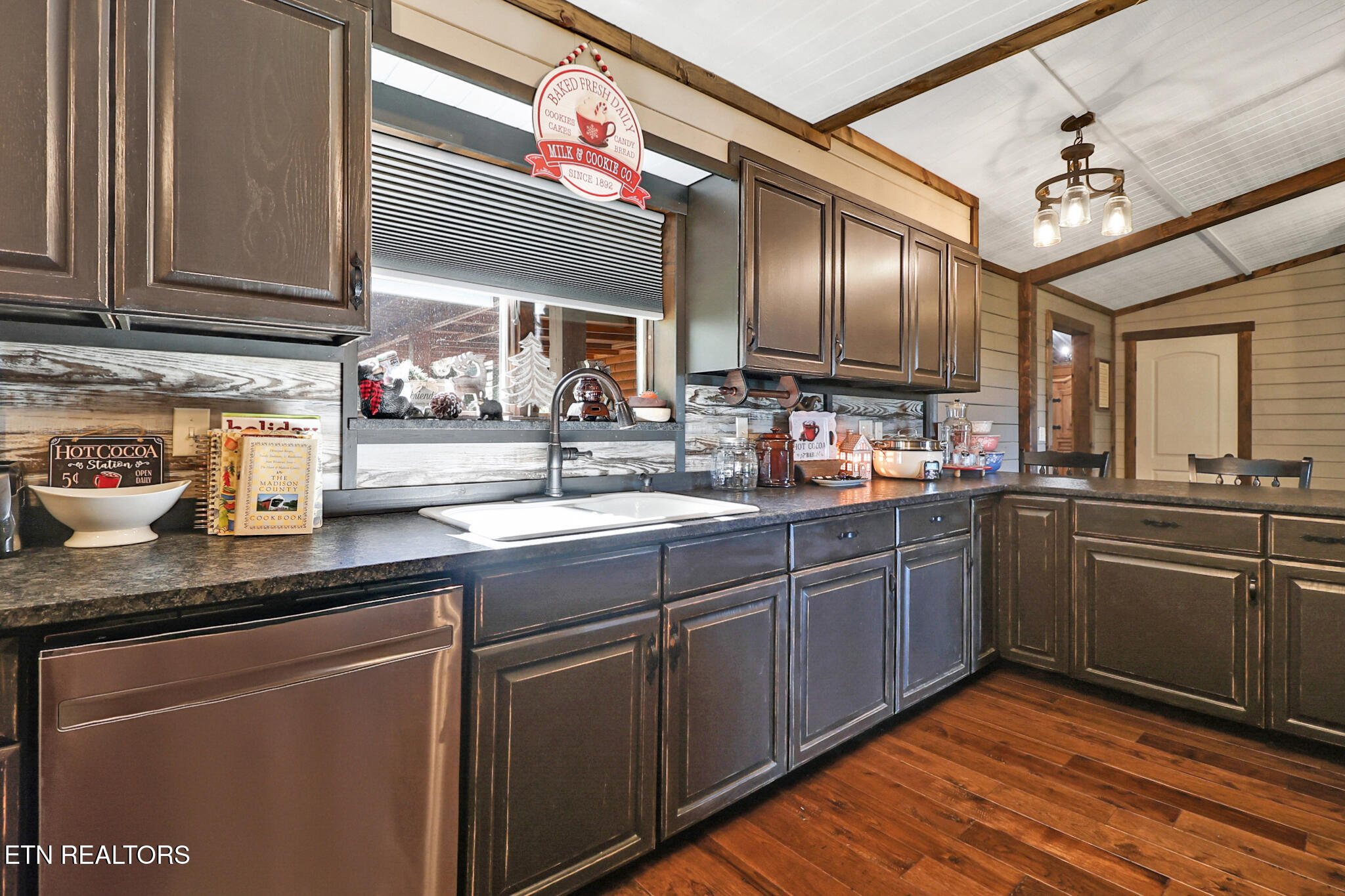133 Hickory Flats Road Harriman, TN 37748 - Photo 31 of 57 Kitchen View 2