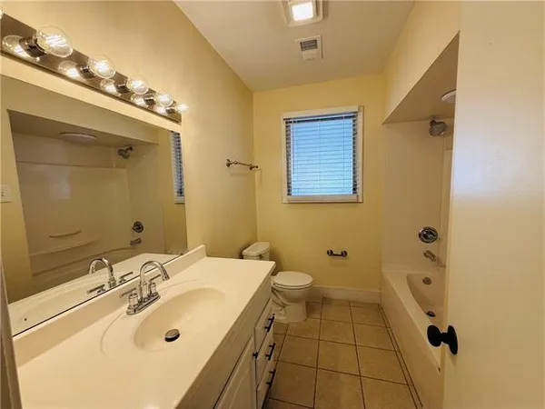 $1,495 | 207 North Woodlawn Avenue, Metairie, LA 70001