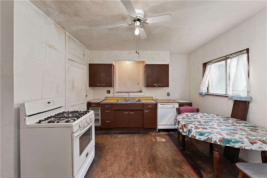 104 W Road Pittsburgh, PA 15209 - Photo 7 of 40 a bedroom with a bed and a flat screen tv