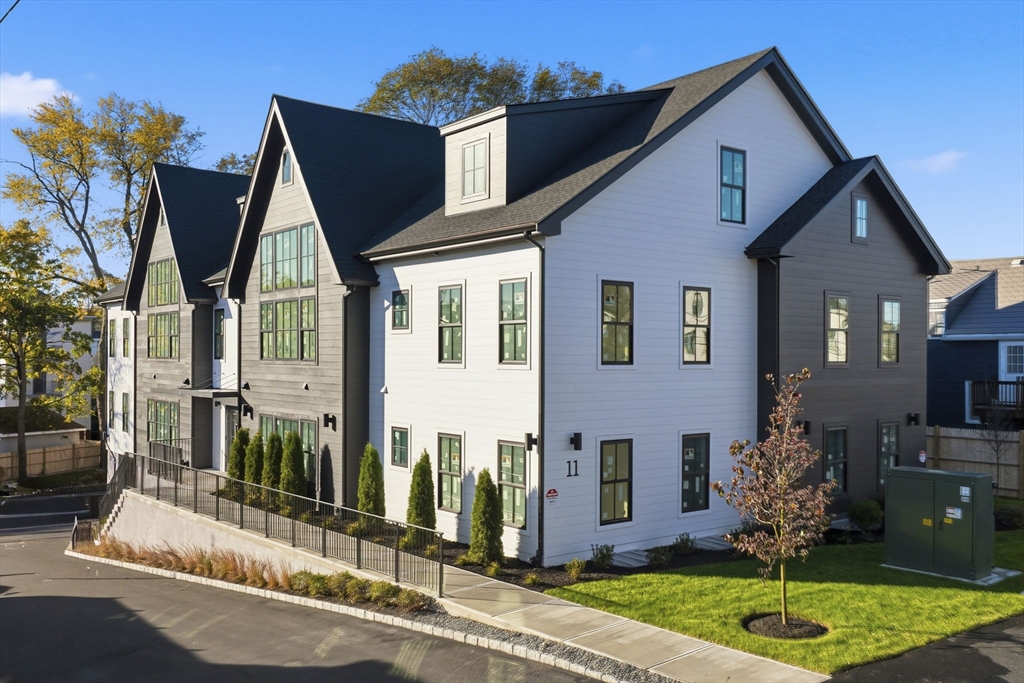 11 Boynton Street, Unit 101 Swampscott, MA 01907 - Photo 3 of 42