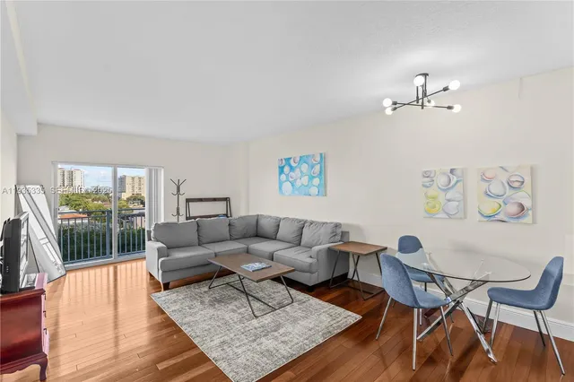 $2,300 | 50 Menores Avenue, Unit 522, Coral Gables, FL 33134