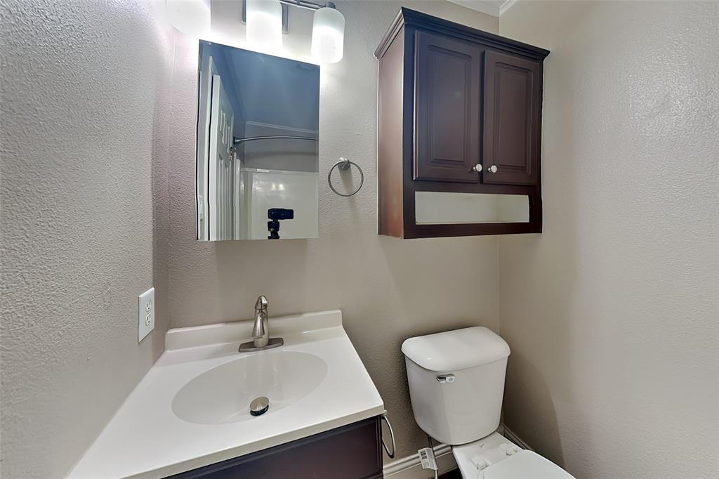 1416 Record Crossing Road Dallas, TX 75235 - Photo 14 of 15