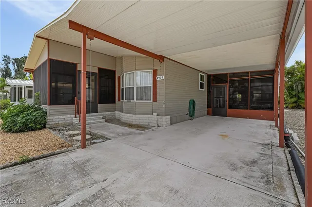 a view of a house with porch