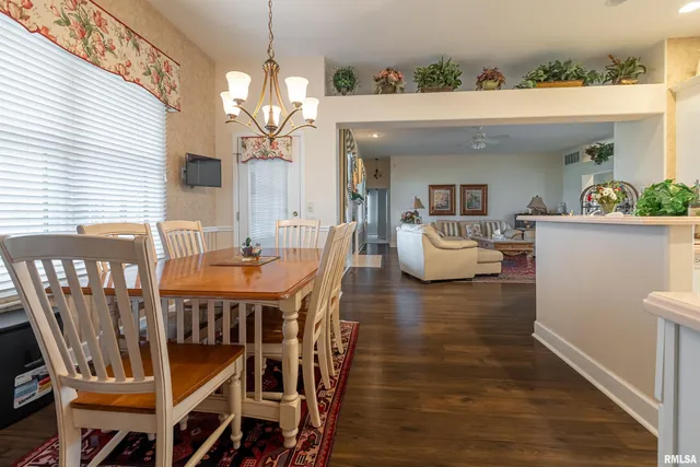 $480,000 | 1410 Bradford Lane, Carbondale, IL 62902