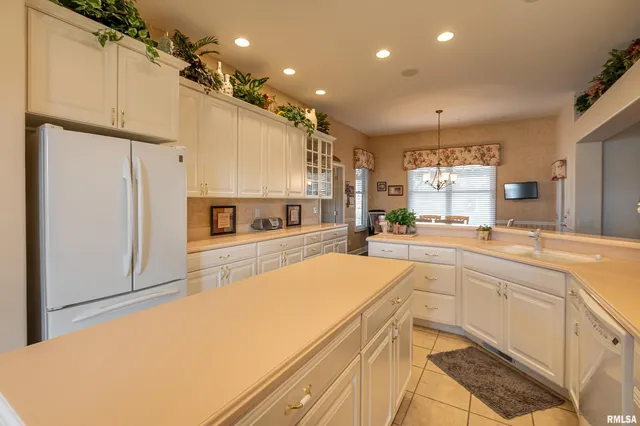 $480,000 | 1410 Bradford Lane, Carbondale, IL 62902