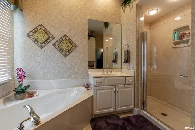 $480,000 | 1410 Bradford Lane, Carbondale, IL 62902