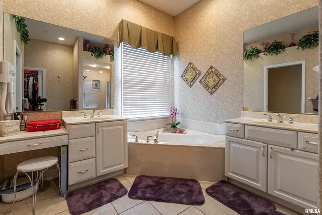 $480,000 | 1410 Bradford Lane, Carbondale, IL 62902