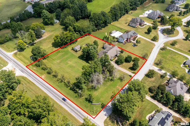 $480,000 | 1410 Bradford Lane, Carbondale, IL 62902