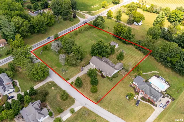 $480,000 | 1410 Bradford Lane, Carbondale, IL 62902