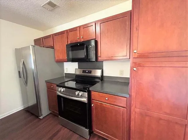 $2,100 | 109 Kensel Court, Goose Creek, SC 29445