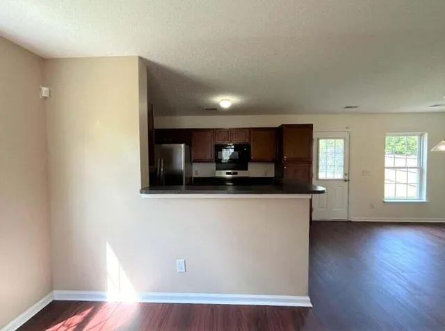 $2,100 | 109 Kensel Court, Goose Creek, SC 29445