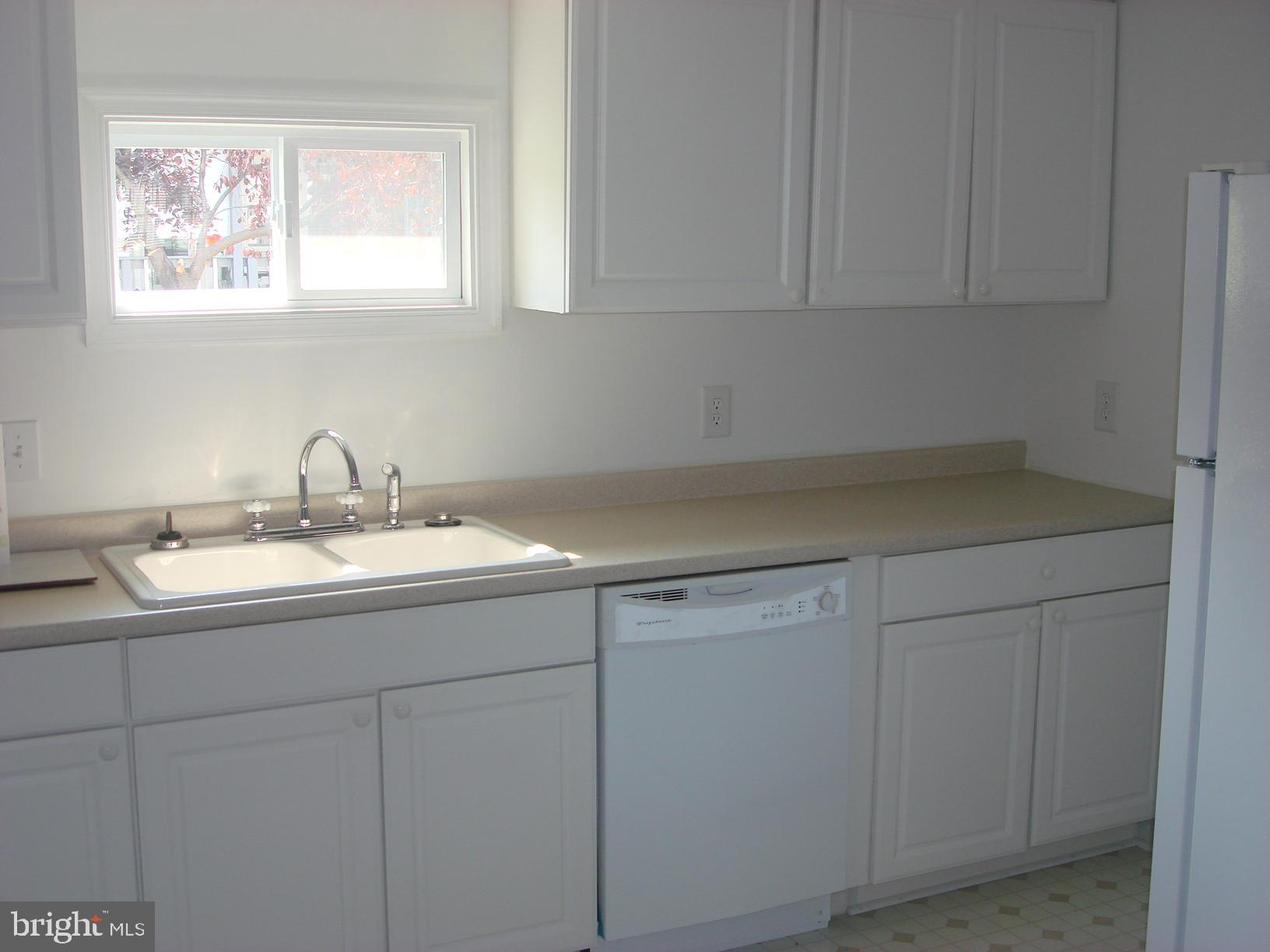 17813 A Willow Road Dumfries, VA 22026 - Photo 4 of 7 Plenty of kitchen cabinets