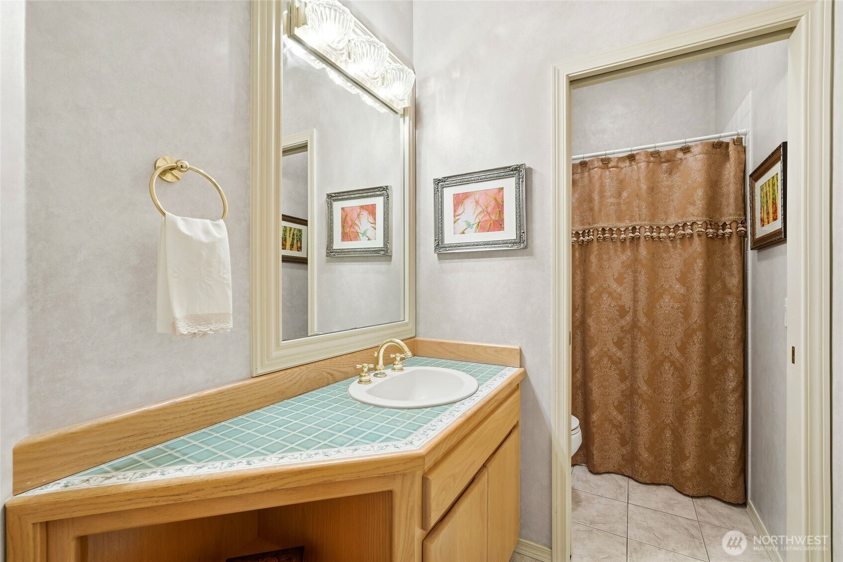 5633 194th Lane Southeast Issaquah, WA 98027 - Photo 22 of 40 a bathroom with a sink and a mirror