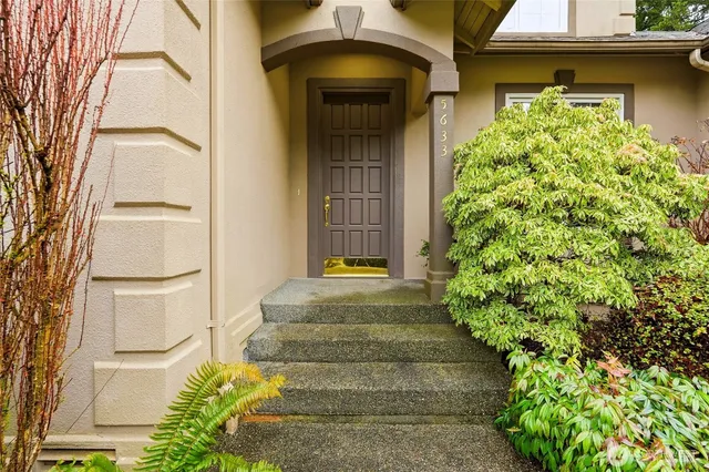 $1,800,000 | 5633 194th Lane Southeast, Issaquah, WA 98027