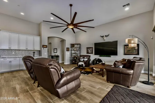 $1,050,000 | 1966 East Indian Wells Drive, Gilbert, AZ 85298