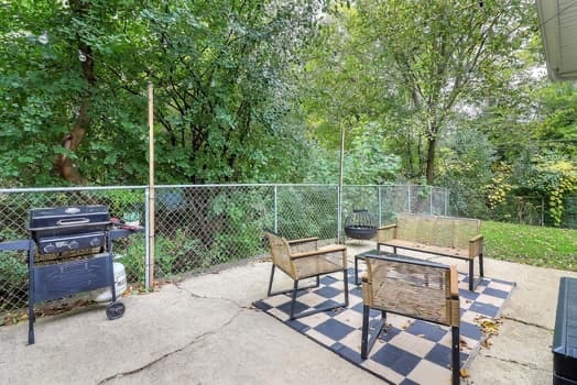 342 Seminole Lane Carol Stream, IL 60188 - Photo 17 of 20 a view of a chairs and table in the yard
