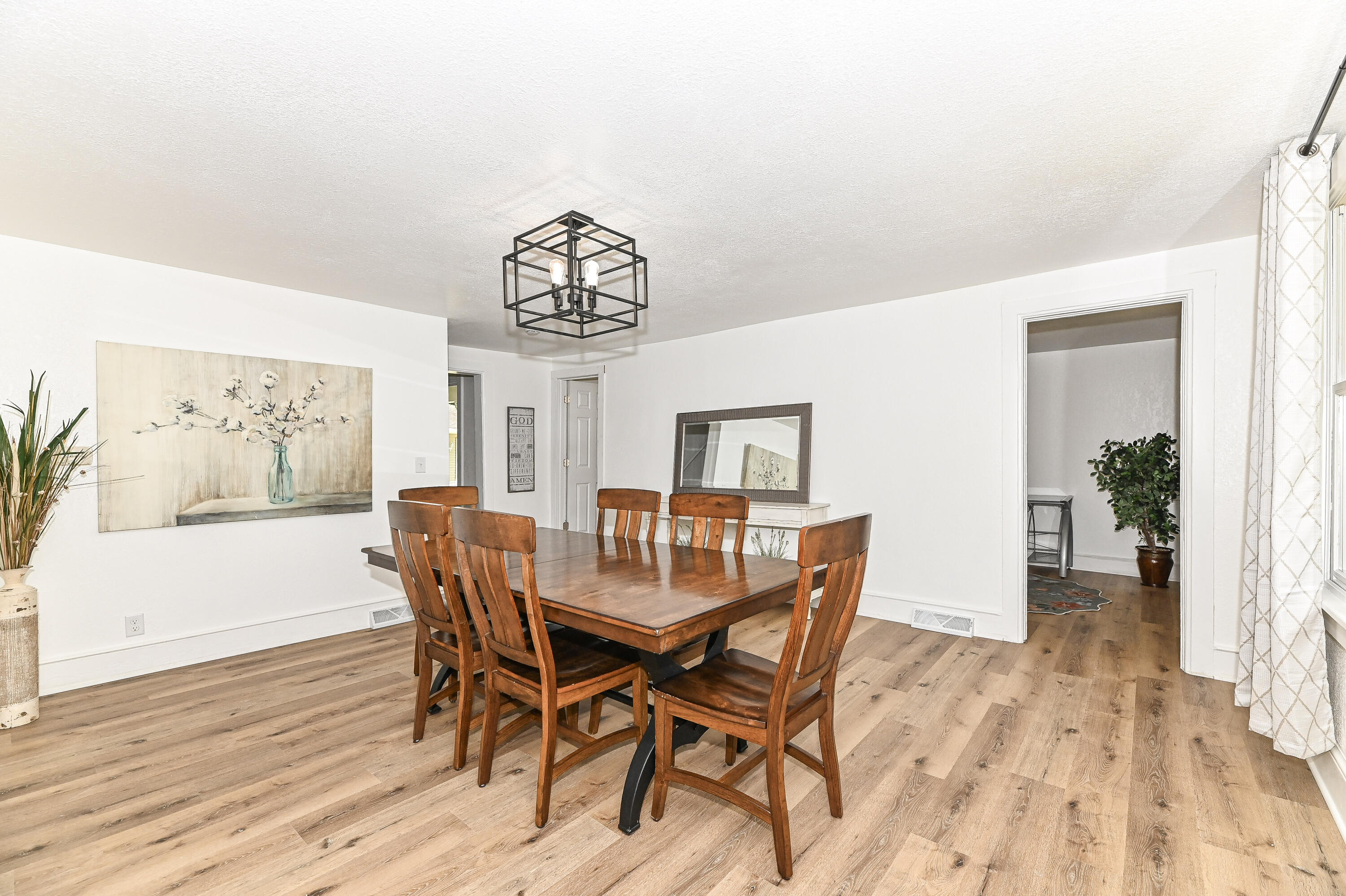 5824 Marsh Road Waterford, WI 53185 - Photo 11 of 50 Dning Room