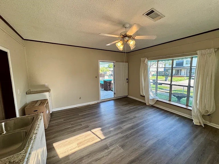 6636 Sherman Street Houston, TX 77011 - Photo 2 of 28