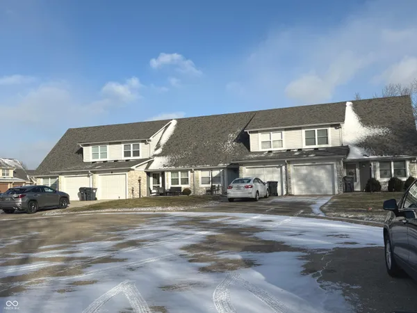 $193,000 | 1204 Paradise Way, Unit B, Greenwood, IN 46143