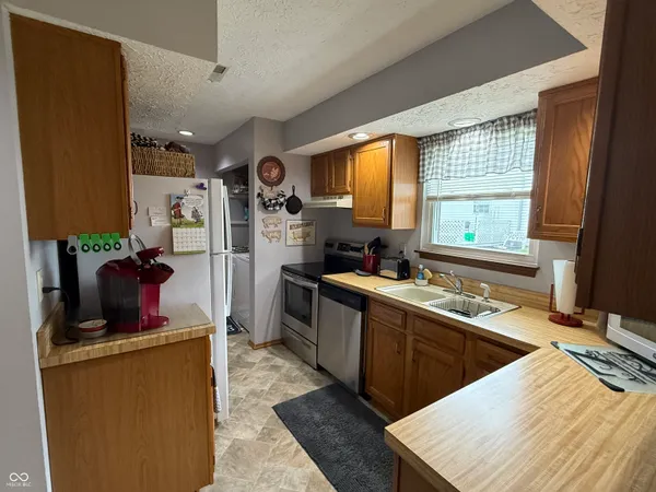 $193,000 | 1204 Paradise Way, Unit B, Greenwood, IN 46143
