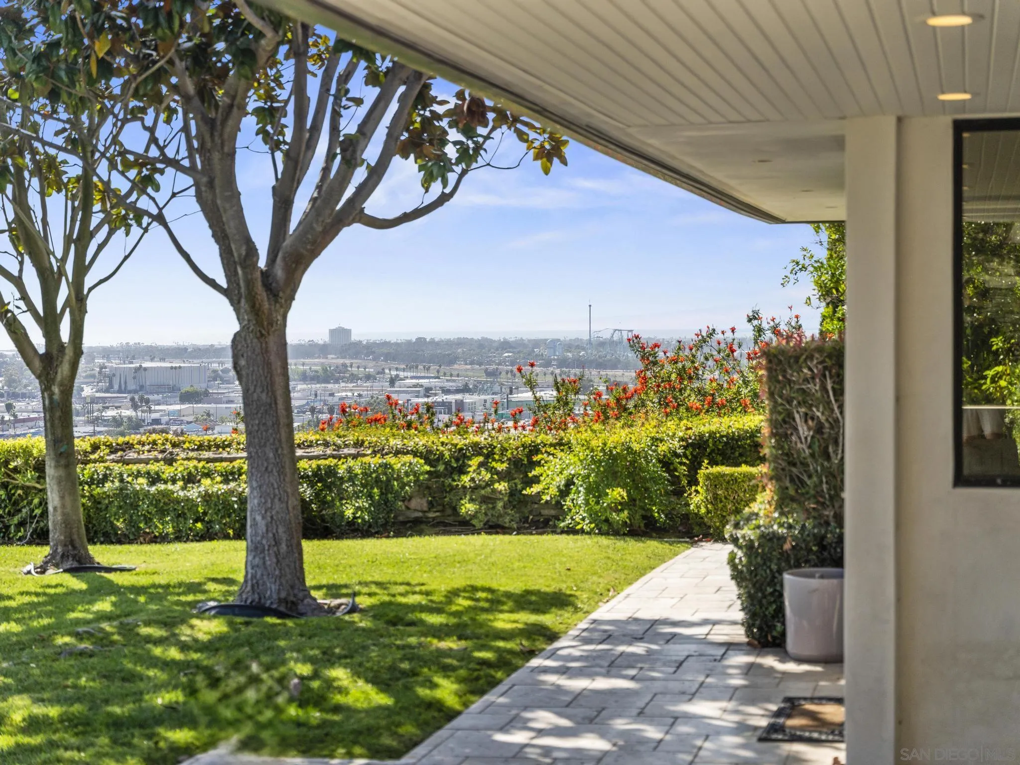 2323 San Juan Road San Diego, CA 92103 - Photo 19 of 47 a view of a garden with a large tree