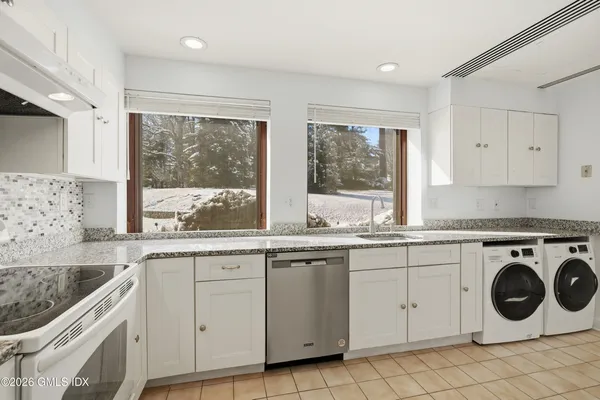 $12,500 | 1 Milbank Avenue, Unit 1A, Greenwich, CT 06830