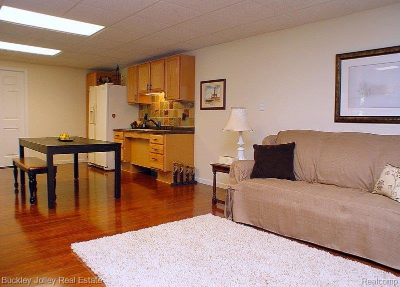 9121 Faussett Road Fenton, MI 48430 - Photo 18 of 25 In-Law Quarters.jpg