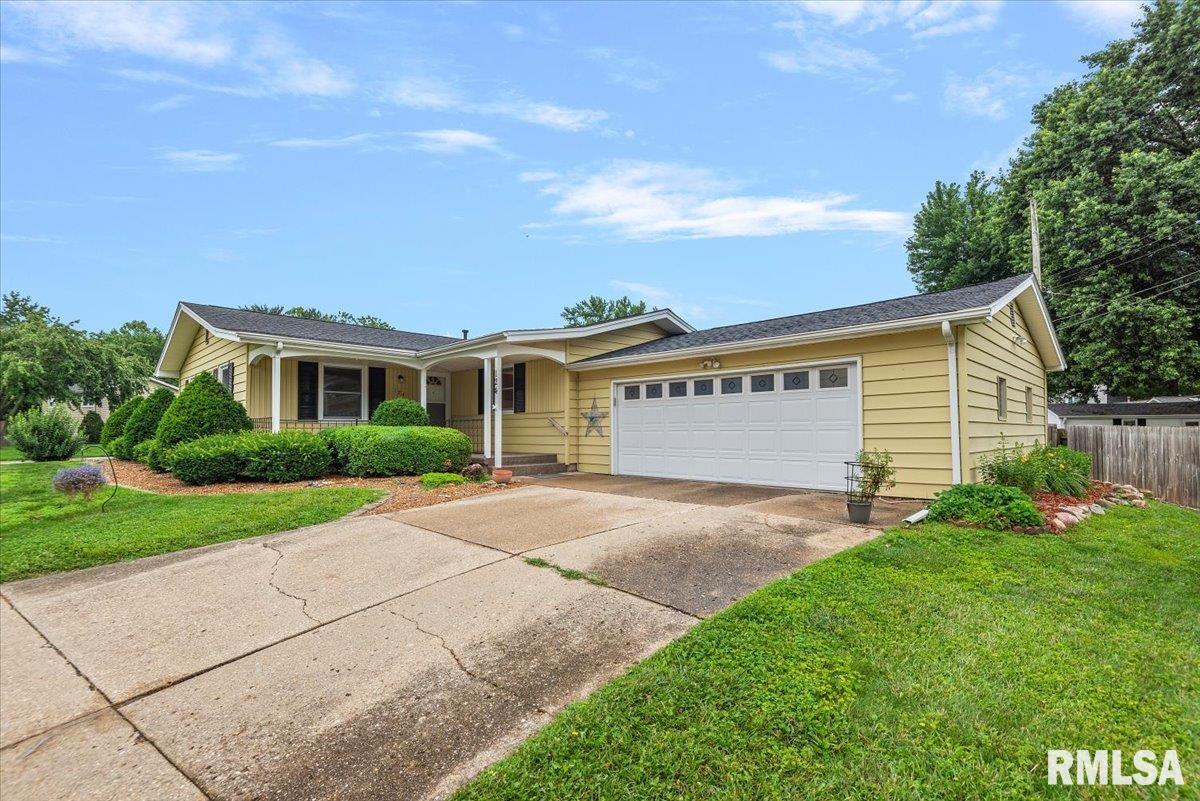 124 Nottingham Road Springfield, IL 62704 - Photo 2 of 38