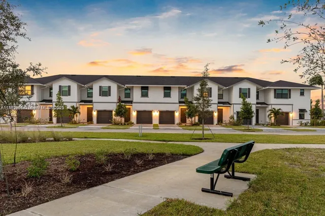 $2,935 | 13138 Valletta Way Port Street, Unit 32190, Port St. Lucie, FL 34987