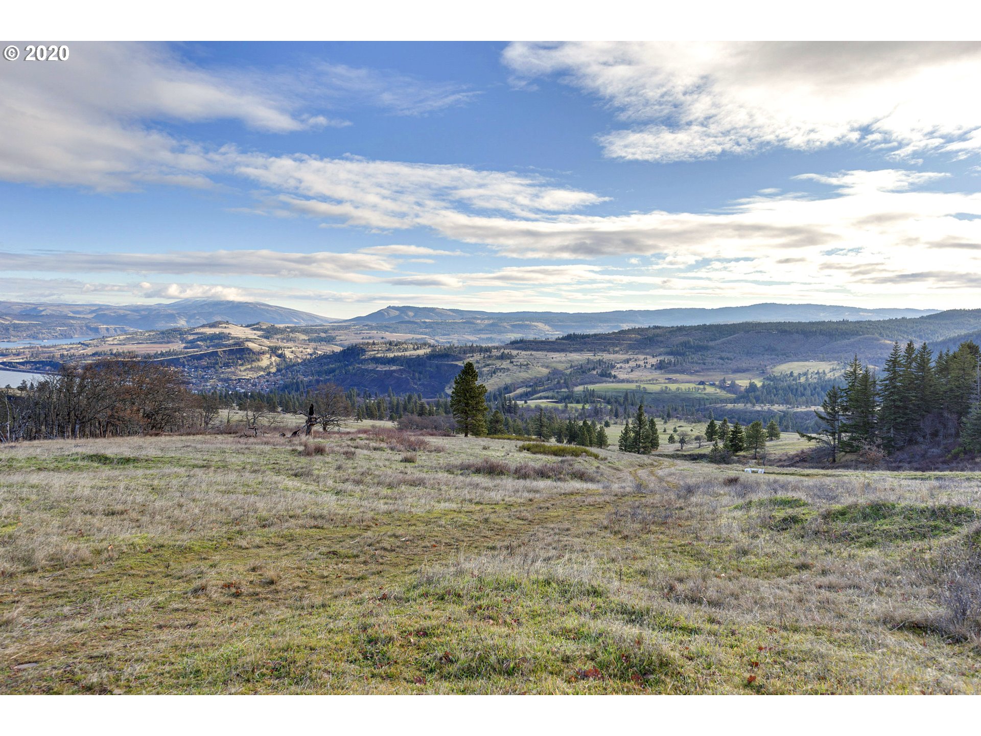1937 Hood River Road Mosier, OR 97040 - Photo 4 of 14 Gallery Image 4