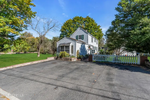 $610,000 | 33 Swartzel Drive, Middletown, NJ 07748