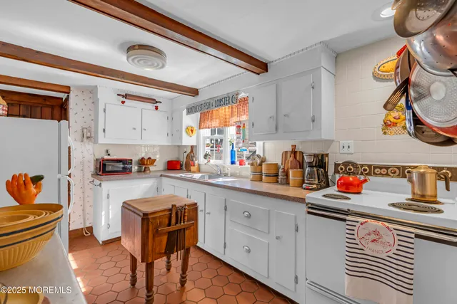 $610,000 | 33 Swartzel Drive, Middletown, NJ 07748