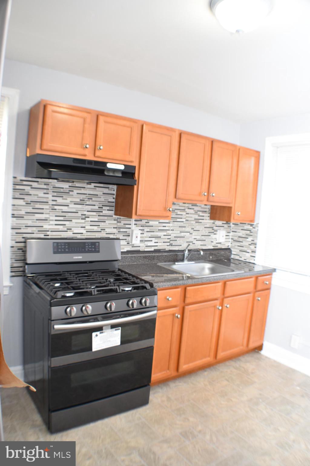 6120 MacBeth Drive Baltimore, MD 21239 - Photo 4 of 27