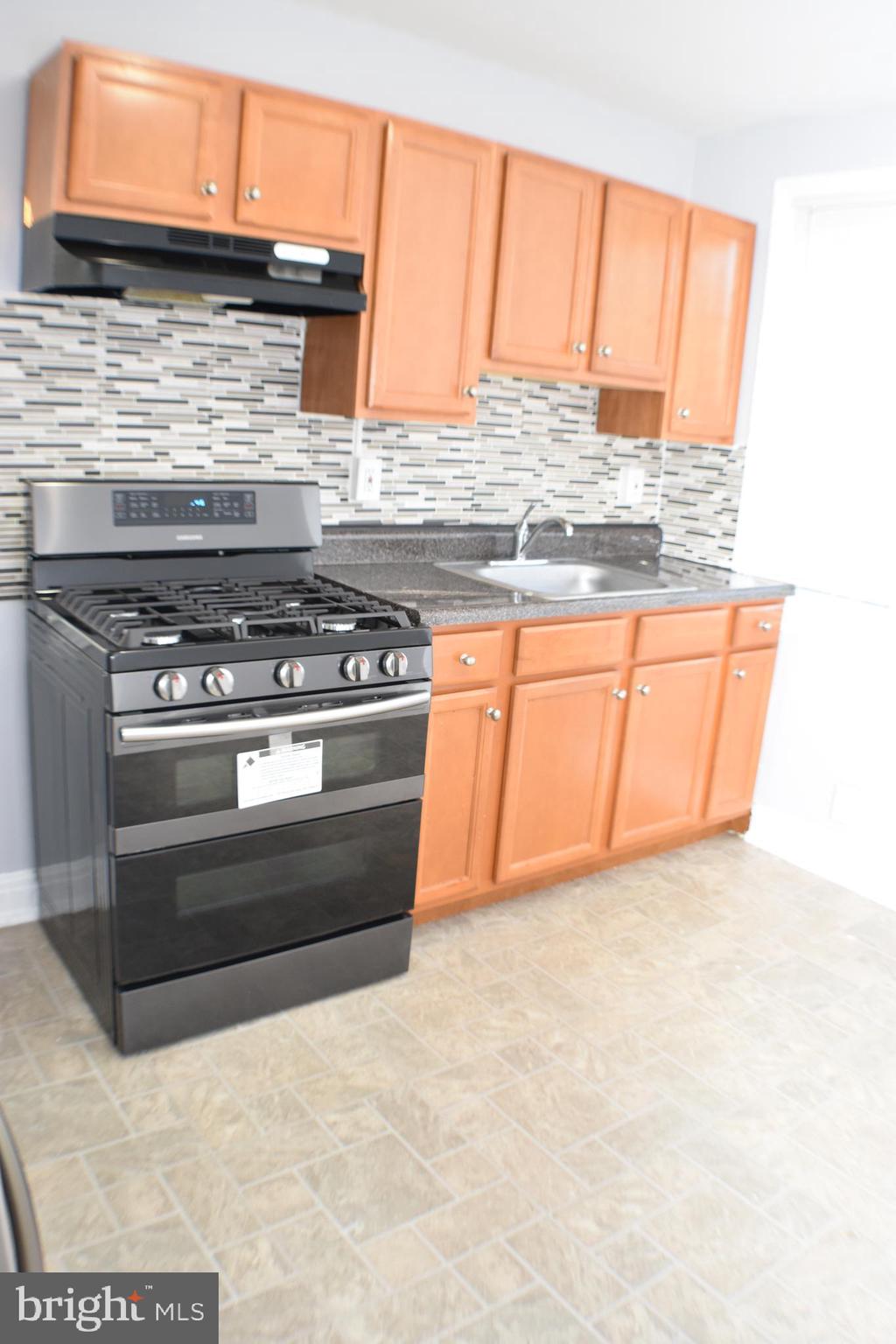6120 MacBeth Drive Baltimore, MD 21239 - Photo 5 of 27