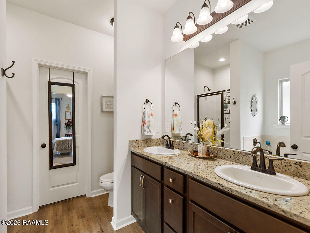 207 Springsteen Lane Lafayette, LA 70507 - Photo 15 of 24 Primary Bathroom