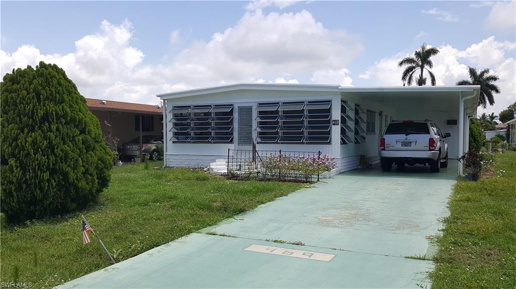 a view of a house with backyard and porch