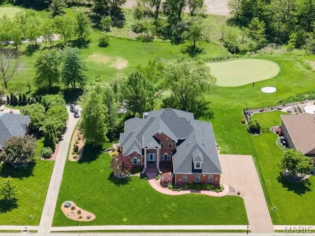 $899,000 | 1034 Far Oaks Drive, Caseyville, IL 62232
