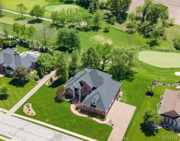 $899,000 | 1034 Far Oaks Drive, Caseyville, IL 62232