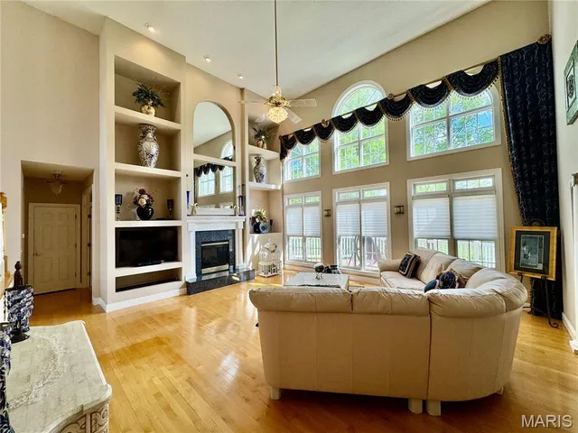 $899,000 | 1034 Far Oaks Drive, Caseyville, IL 62232