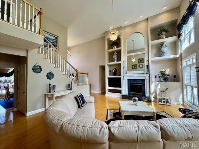 $899,000 | 1034 Far Oaks Drive, Caseyville, IL 62232