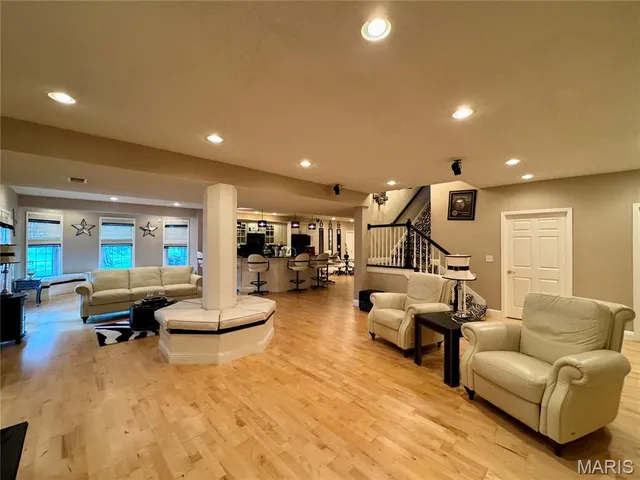 $899,000 | 1034 Far Oaks Drive, Caseyville, IL 62232