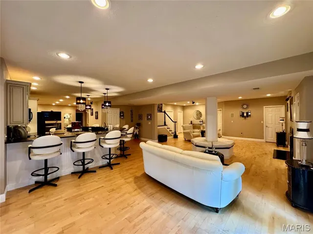 $899,000 | 1034 Far Oaks Drive, Caseyville, IL 62232